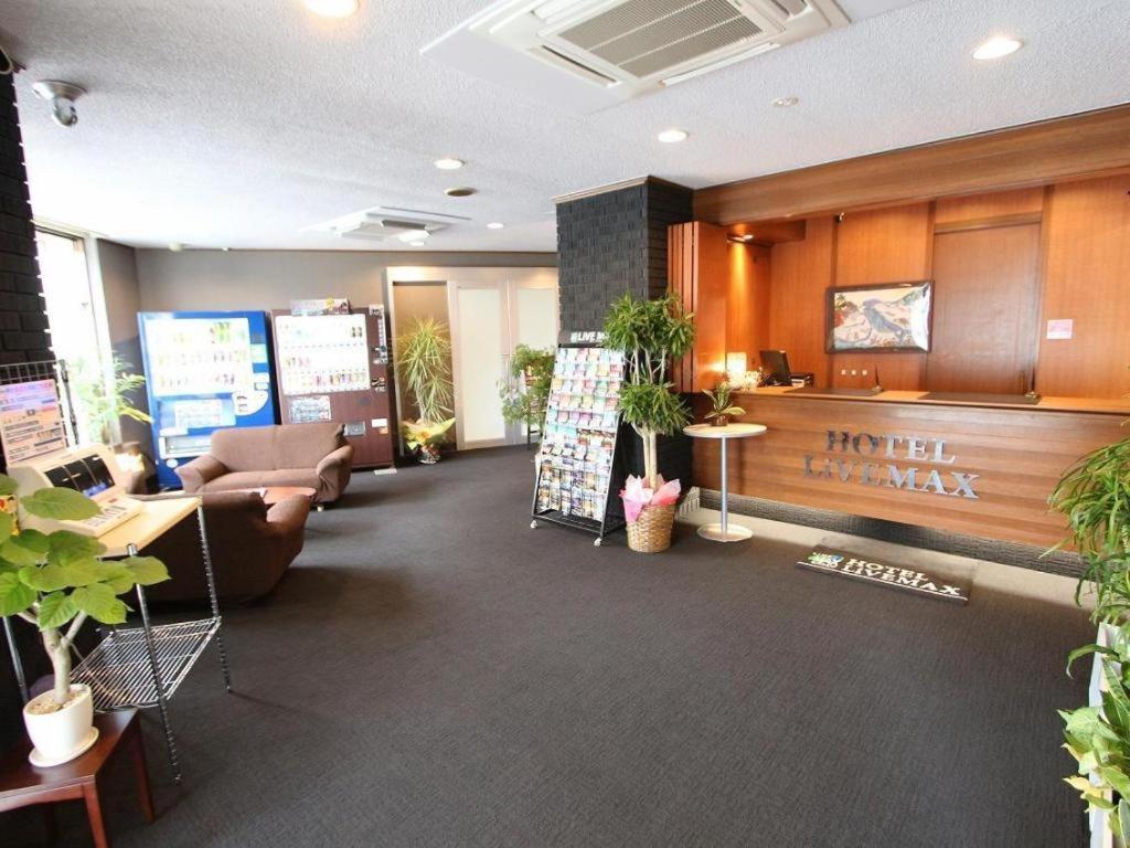 Livemax Budget Tomarikou Naha